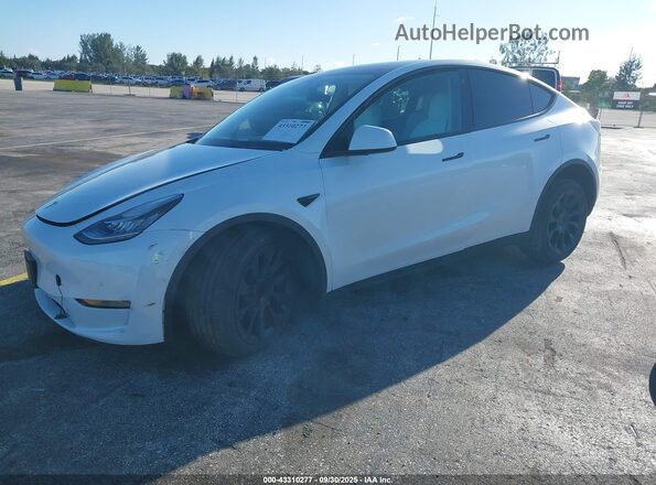7SAYGAEEXNF468922 2022 TESLA MODEL Y White წინა მარცხენა ხედი სამი მეოთხედიდან