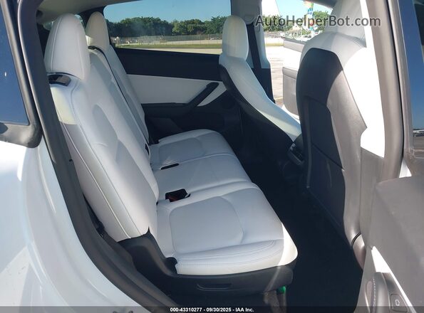 7SAYGAEEXNF468922 2022 TESLA MODEL Y White VIN კოდის სტიკერის ხედი