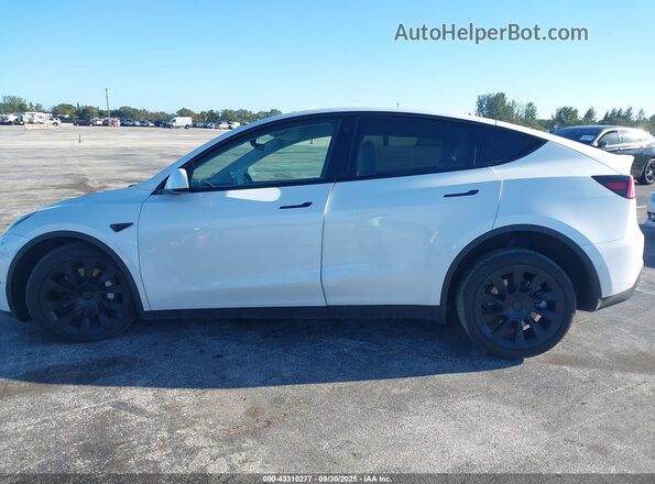 7SAYGAEEXNF468922 2022 TESLA MODEL Y White სალონის 360-გრადუსიანი ხედი