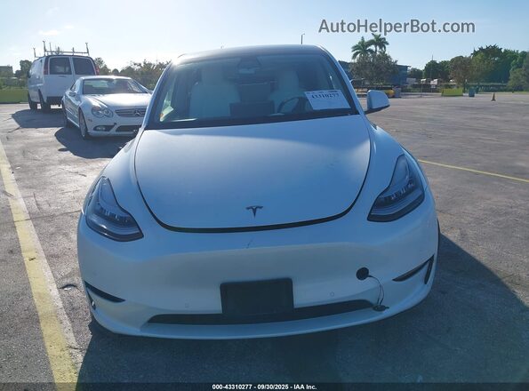7SAYGAEEXNF468922 2022 TESLA MODEL Y White ხელსაწყოთა პანელის ხედი