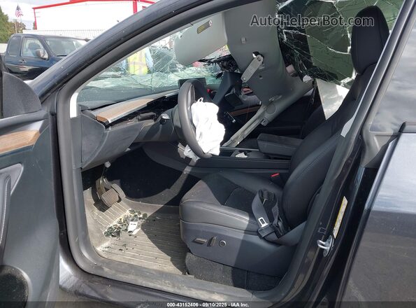 7SAYGDED2RF115749 2024 TESLA MODEL Y Gray Вид салону спереду