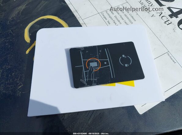 7SAYGDED2RF115749 2024 TESLA MODEL Y Gray Вид панелі приладів