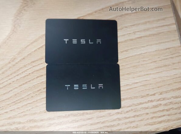 7SAYGDED6RF042482 2024 TESLA MODEL Y Dark Blue Առջևի վահանակի տեսք