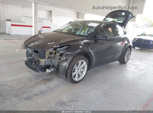 7SAYGDED6RF042482 2024 TESLA MODEL Y Dark Blue Առջևի ձախ երեք քառորդ տեսարան