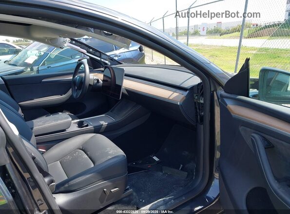 7SAYGDED6SA359486 2025 TESLA MODEL Y Gray წინა სალონის ხედი