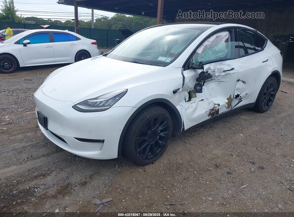 7SAYGDEE1NF329599 2022 TESLA MODEL Y White Առջևի ձախ երեք քառորդ տեսարան