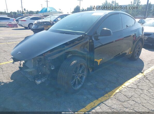 7SAYGDEE1RF176891 2024 TESLA MODEL Y Black წინა მარცხენა ხედი სამი მეოთხედიდან