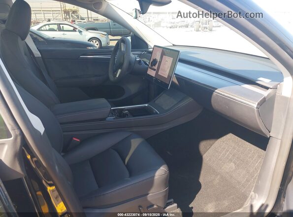 7SAYGDEE1RF176891 2024 TESLA MODEL Y Black წინა სალონის ხედი