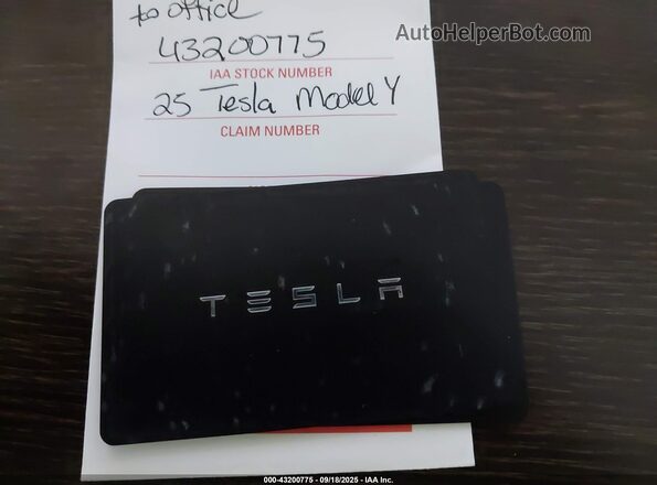 7SAYGDEE2SA361941 2025 TESLA MODEL Y Gray Widok deski rozdzielczej