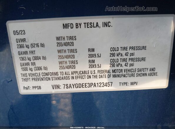 7SAYGDEE3PA123457 2023 TESLA MODEL Y Blue Widok komory silnika
