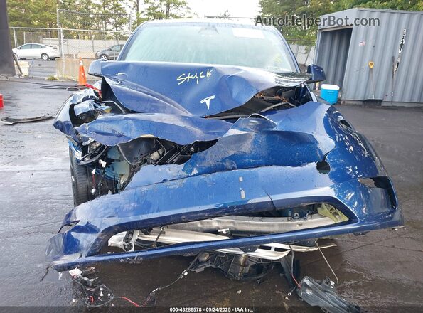 7SAYGDEE3PA123457 2023 TESLA MODEL Y Blue Widok z przodu