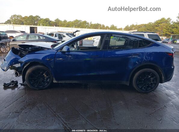 7SAYGDEE3PA123457 2023 TESLA MODEL Y Blue Widok wnętrza z tyłu