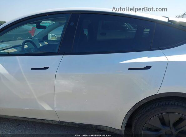 7SAYGDEE3SA343397 2025 TESLA MODEL Y White 360 interior view