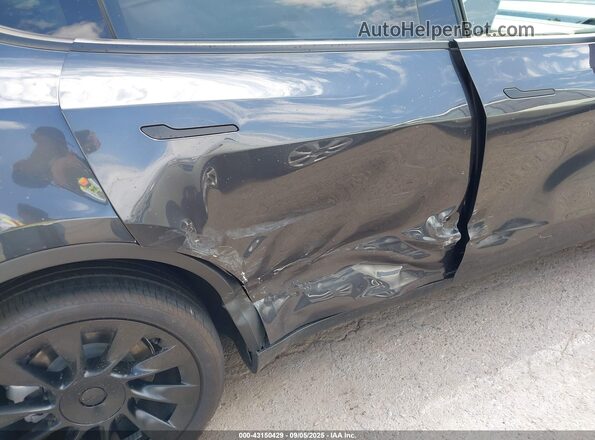7SAYGDEE5RA225345 2024 TESLA MODEL Y Серый Вид спереди