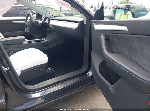 7SAYGDEE5RA225345 2024 TESLA MODEL Y Серый Вид салона спереди