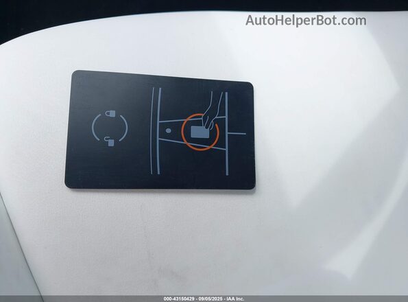 7SAYGDEE5RA225345 2024 TESLA MODEL Y Серый Вид панели приборов