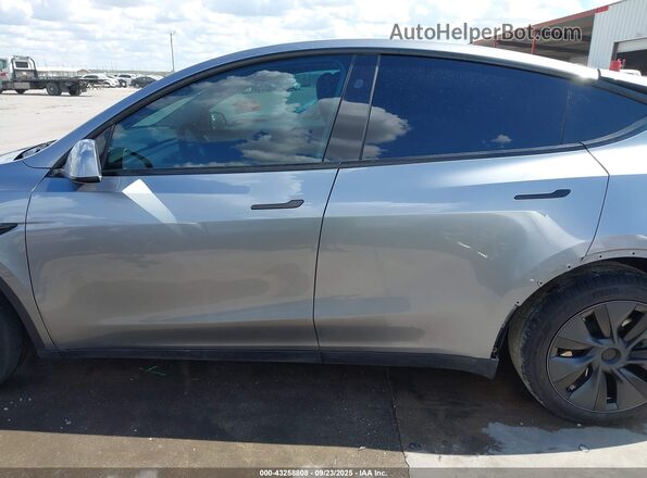 7SAYGDEE5RA333769 2024 TESLA MODEL Y Silver 