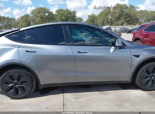 7SAYGDEE5RA333769 2024 TESLA MODEL Y Silver Панорамний вид салону 360°
