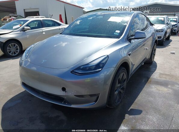 7SAYGDEE5RA333769 2024 TESLA MODEL Y Silver Передня ліва чверть