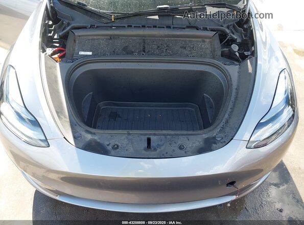 7SAYGDEE5RA333769 2024 TESLA MODEL Y Silver Вид ззаду