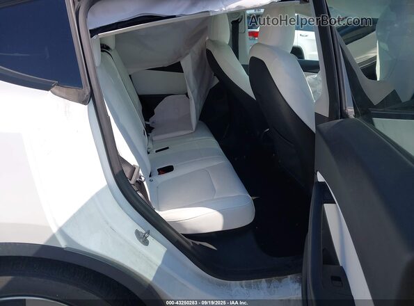 7SAYGDEE6NF419749 2022 TESLA MODEL Y White VIN კოდის სტიკერის ხედი