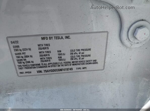 7SAYGDEE6NF419749 2022 TESLA MODEL Y White ძრავის განყოფილების ხედი