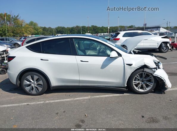 7SAYGDEE6NF419749 2022 TESLA MODEL Y White ხელსაწყოთა პანელის ხედი