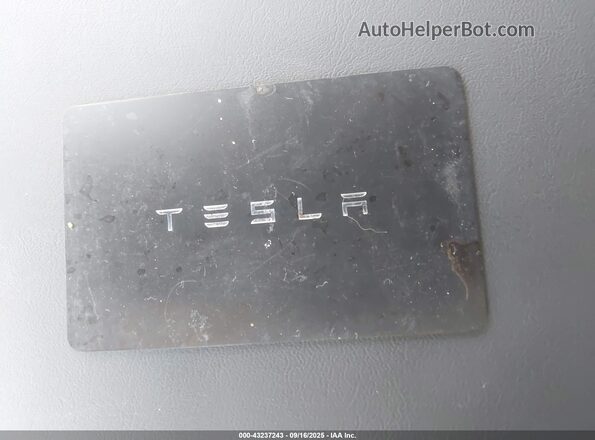 7SAYGDEE6RA278376 2024 TESLA MODEL Y Серый Вид панели приборов