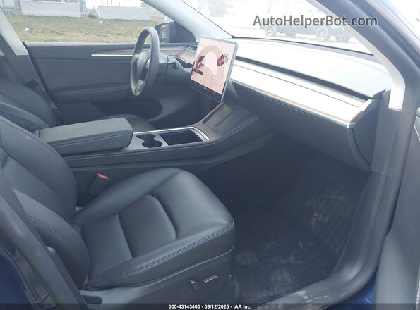 7SAYGDEEXRF044292 2024 TESLA MODEL Y Синий Вид салона спереди