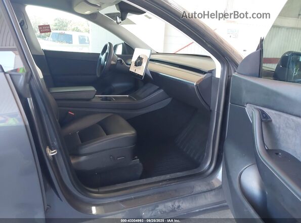 7SAYGDEF1NF463697 2022 TESLA MODEL Y Gray წინა სალონის ხედი