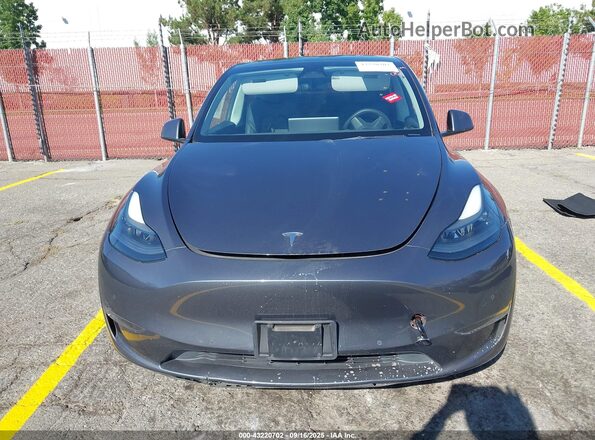 7SAYGDEF5NF544248 2022 TESLA MODEL Y Gray Vista del cuadro de instrumentos