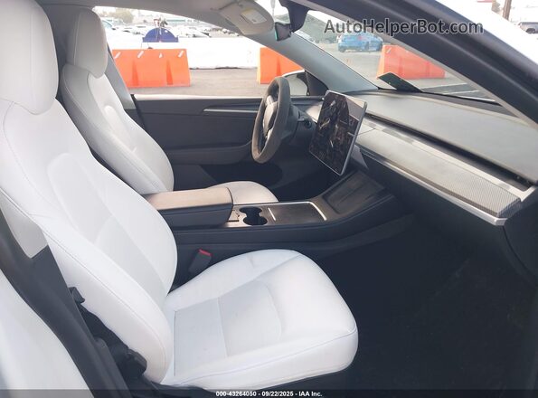 7SAYGDEF6NF538958 2022 TESLA MODEL Y White Вид салону спереду