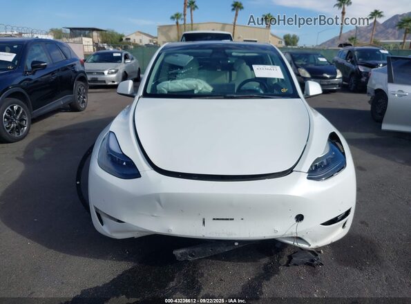 7SAYGDEF7NF398189 2022 TESLA MODEL Y White Вид панелі приладів