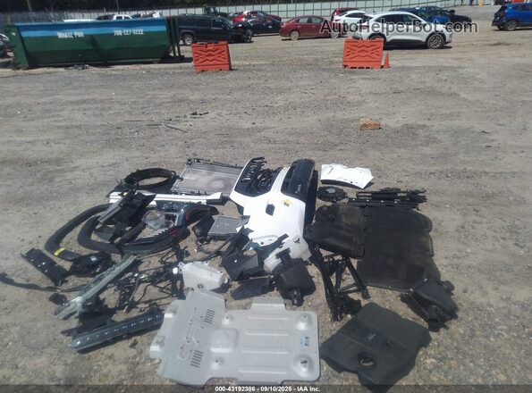 7SVAAABA3SX059380 2025 TOYOTA SEQUOIA White Սարքավորումների վահանակի տեսք