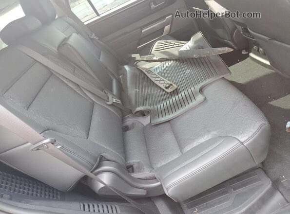 7SVAAABA4RX037995 2024 TOYOTA SEQUOIA White Հետևի նստատեղերի տեսք