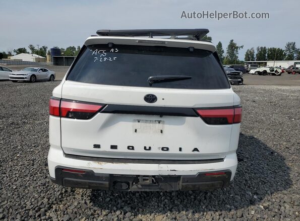 7SVAAABA4RX037995 2024 TOYOTA SEQUOIA White Հետևի տեսք