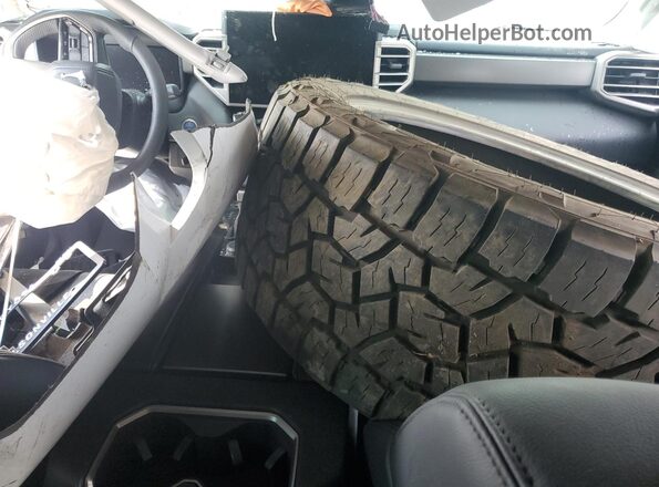 7SVAAABA4RX037995 2024 TOYOTA SEQUOIA White Առջևի վահանակի տեսք