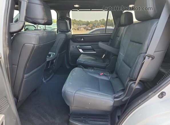 7SVAAABA7SX055378 2025 TOYOTA SEQUOIA White Rear interior view