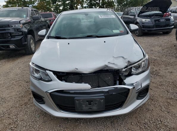 1G1JD5SG0J4115846 2018 CHEVROLET SONIC Серебряный Вид сзади
