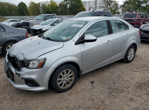 1G1JD5SG0J4115846 2018 CHEVROLET SONIC Серебряный Задняя левая четверть