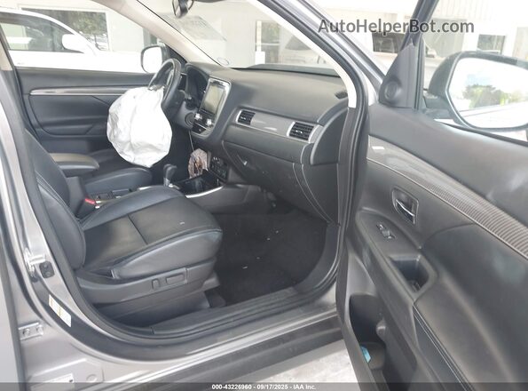 JA4AD3A3XLZ004568 2020 MITSUBISHI OUTLANDER Silver Սալոնի դիմացի տեսք