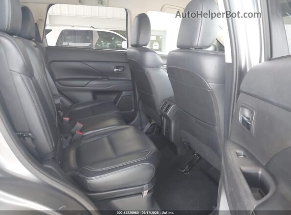 JA4AD3A3XLZ004568 2020 MITSUBISHI OUTLANDER Silver VIN կոդի պիտակի տեսք