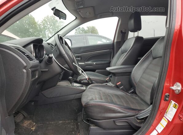 JA4AR3AWXJU018511 2018 MITSUBISHI OUTLANDER Red Widok deski rozdzielczej