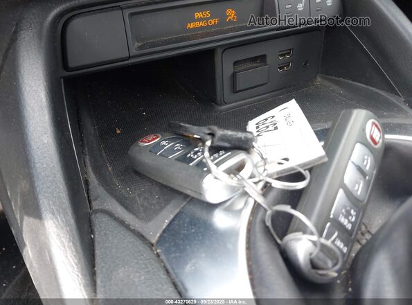 JC1NFAEK2H0117981 2017 FIAT 124 SPIDER Silver Առջևի վահանակի տեսք
