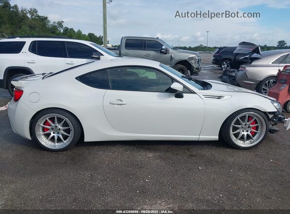JF1ZCAC16L9701091 2020 SUBARU BRZ White Rear interior view