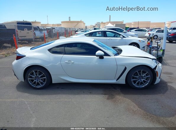 JF1ZDBB15R9700768 2024 SUBARU BRZ White უკანა სალონის ხედი