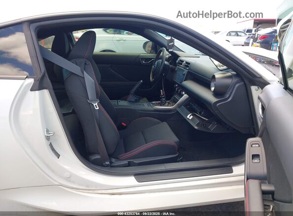 JF1ZDBB15R9700768 2024 SUBARU BRZ White წინა სალონის ხედი