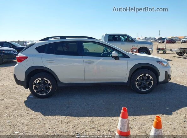 JF2GTAPC6M8335798 2021 SUBARU CROSSTREK White უკანა სალონის ხედი