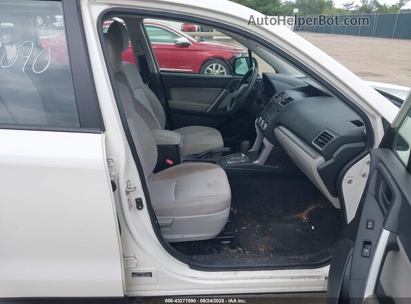 JF2SJABC3GH456705 2016 SUBARU FORESTER 2.5 Белый Вид салона спереди