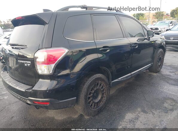 JF2SJGWC3JH557229 2018 SUBARU FORESTER2. Black Rear right
